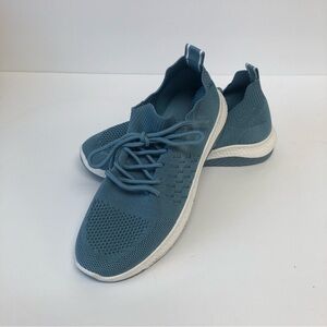 Danskin Women's Free Knit Athletic Sneaker/ NWOT/ Shoes Blue - size 7.5